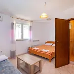 Gorgeous In With Wifi Apartman