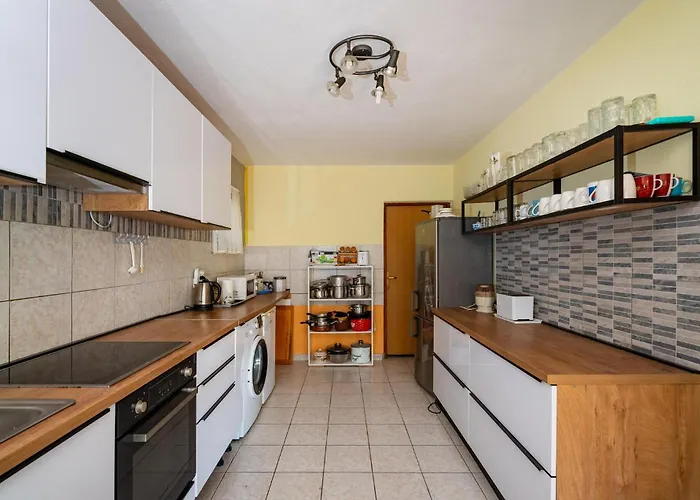 Апартаменты 4 Bedroom Lovely In