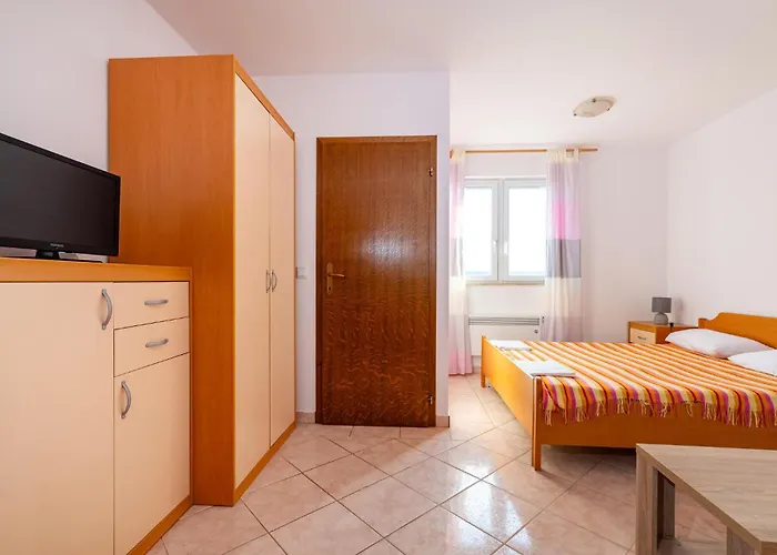 4 Bedroom Lovely In Apartamento *