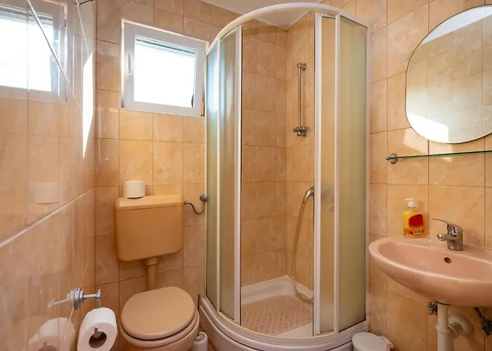 4 Bedroom Lovely In Apartamento Kruševo