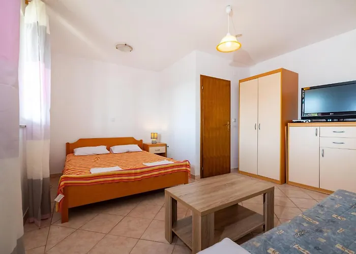 4 Bedroom Lovely In Apartamento *