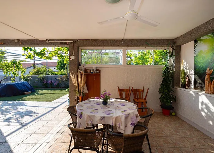 Apartamento 4 Bedroom Lovely In
